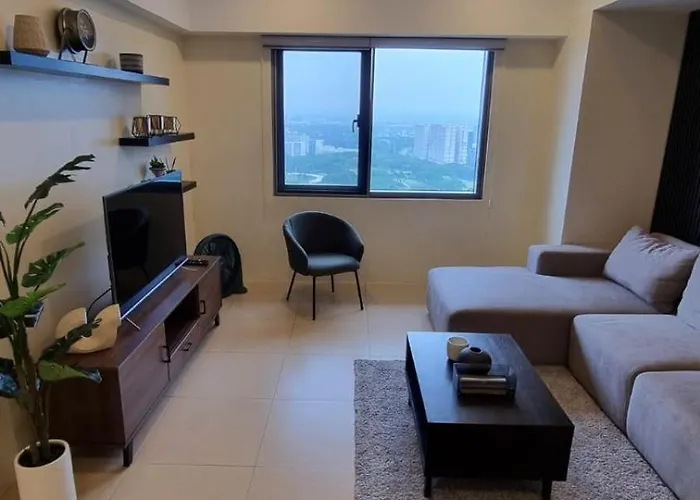 New! Stylish And Chic 2br Bgc High Street Apartment Manila