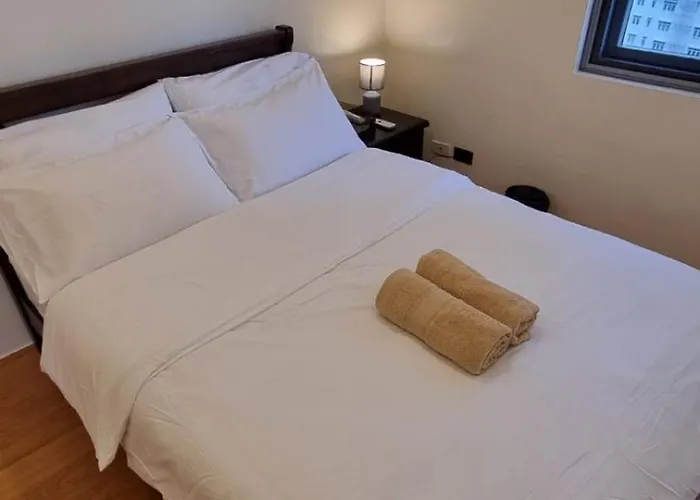New! Stylish And Chic 2br Bgc High Street Apartment Manila