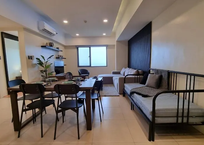 New! Stylish And Chic 2br Bgc High Street