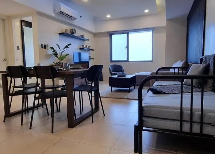 New! Stylish And Chic 2br Bgc High Street Apartment