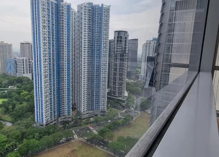 New! Stylish And Chic 2br Bgc High Street Apartment