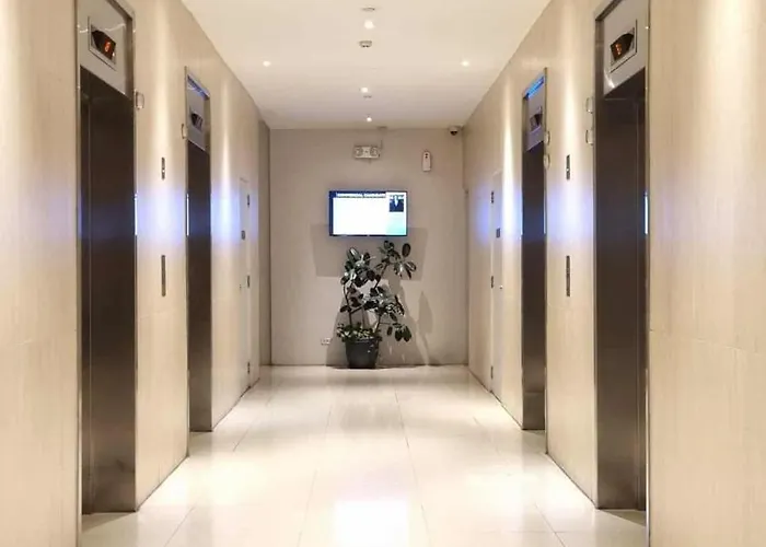 New! Stylish And Chic 2br Bgc High Street *