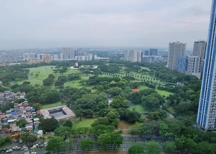 New! Stylish And Chic 2br Bgc High Street Apartment