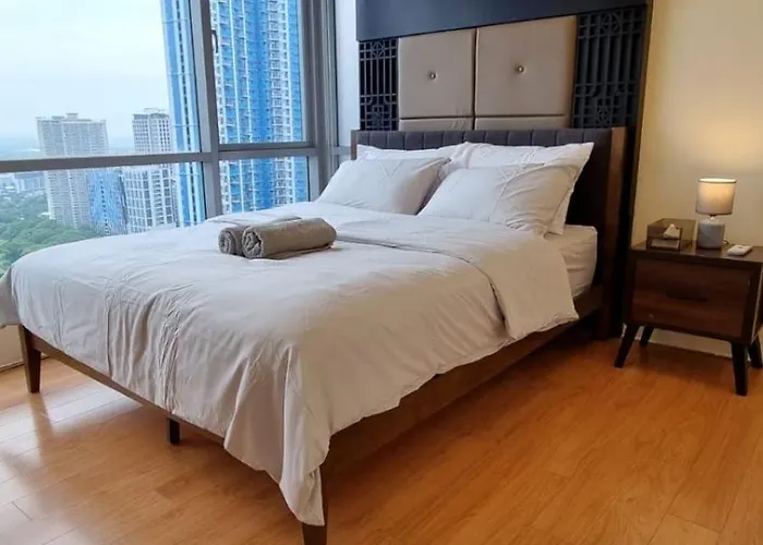 New! Stylish And Chic 2br Bgc High Street Manila