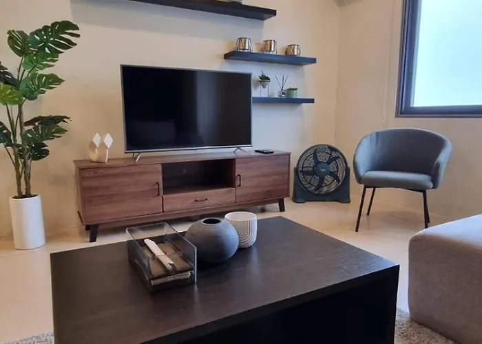 Apartment New! Stylish And Chic 2br Bgc High Street